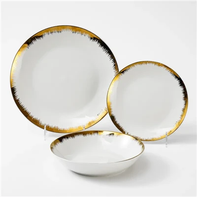 Set di piatti piani di lusso con bordo dorato elettrolitico