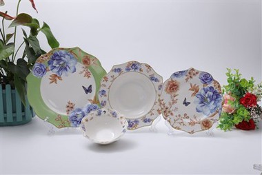 Stoviglie in ceramica irregolari